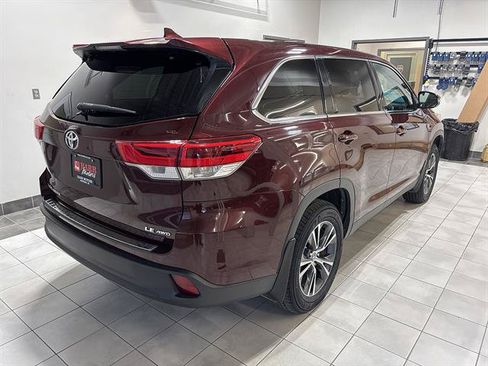 Used 2019 Toyota Highlander Plus AWD/4WD image 4
