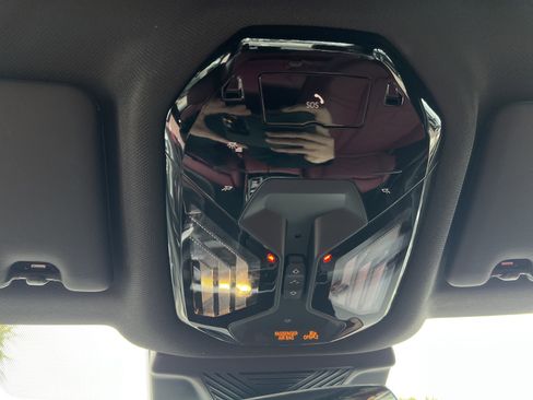 Used 2025 BMW 530i image 40