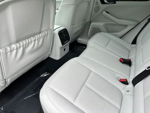 Certified 2025 Porsche Macan AWD/4WD image 13