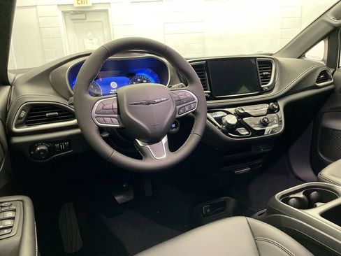 New 2026 Chrysler Pacifica Select image 9