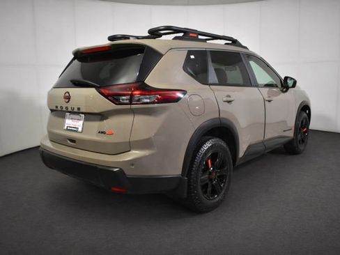 Used 2025 Nissan Rogue SV AWD/4WD image 4