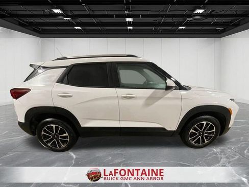 Used 2025 Chevrolet TrailBlazer LT image 4