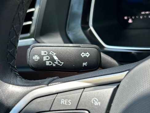 Used 2023 Volkswagen Jetta SE w/ Panoramic Sunroof Package FWD image 31