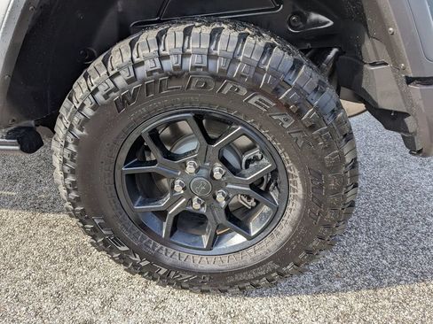 Used 2025 Jeep Wrangler Unlimited Sport AWD/4WD image 14