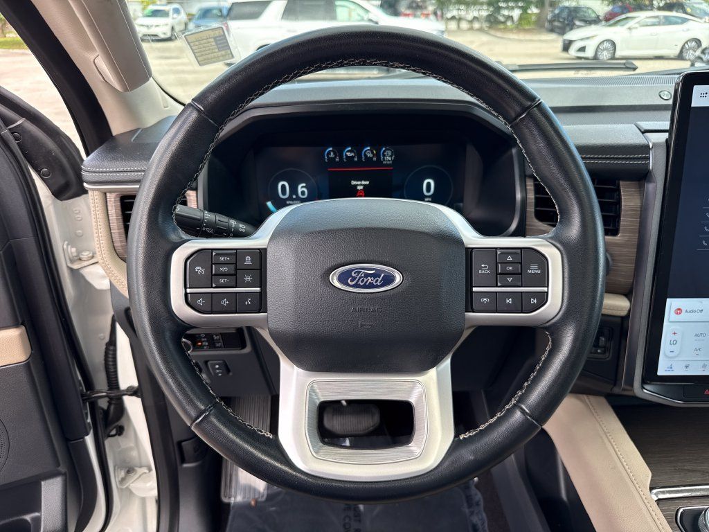 Used 2023 Ford Expedition Limited RWD image 16