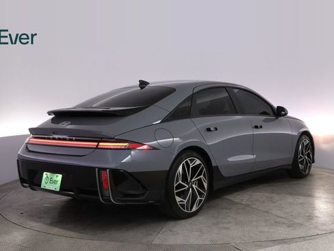 Used 2024 Hyundai Ioniq 6 Limited RWD image 3