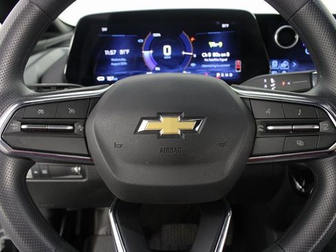 Used 2025 Chevrolet Equinox EV LT image 12