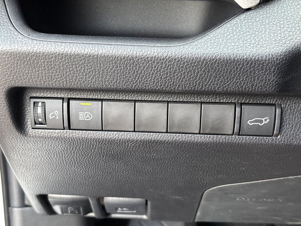 Used 2025 Toyota RAV4 XLE Premium FWD image 26