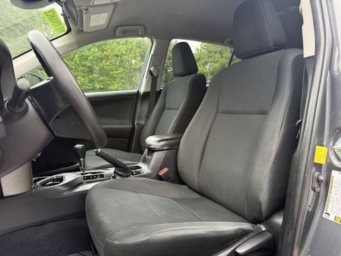 Used 2018 Toyota RAV4 LE w/ All Weather Liner Package FWD image 10
