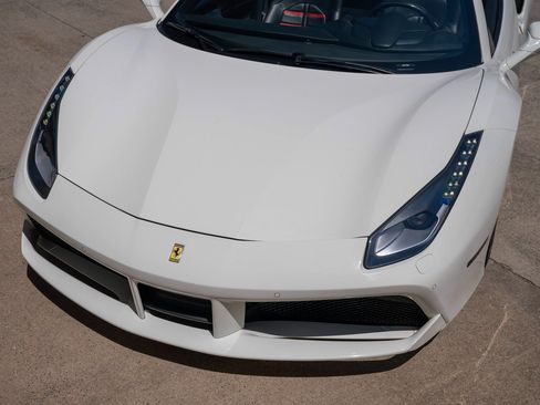 Used 2018 Ferrari 488 Spider RWD image 10