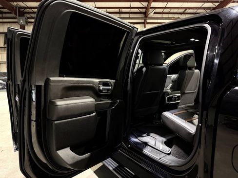 Used 2023 GMC Sierra 2500 AT4 w/ AT4 Preferred Package AWD/4WD image 16