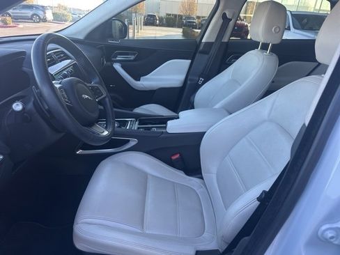 Used 2020 Jaguar F-PACE Prestige image 9