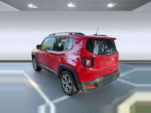 Used 2019 Jeep Renegade Latitude FWD image 3