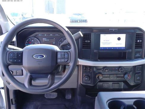 Used 2025 Ford F250 XLT AWD/4WD image 12