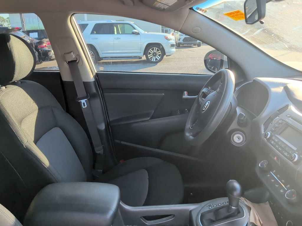 Used 2015 Kia Sportage LX FWD image 2