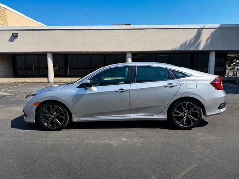 Used 2019 Honda Civic Sport image 2