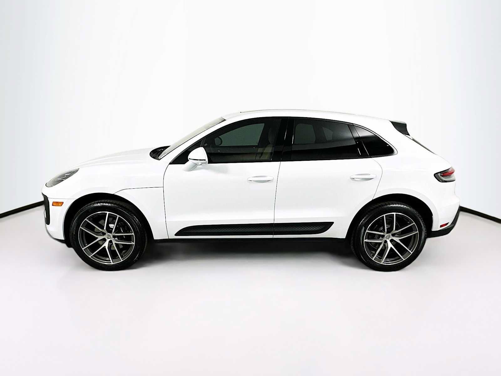 Used 2026 Porsche Macan AWD/4WD image 2