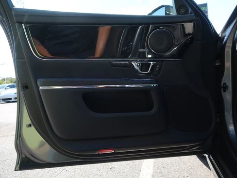 Used 2019 Jaguar XJ R-Sport image 44