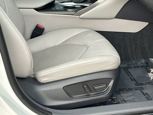 Used 2022 Toyota Camry XLE FWD image 10