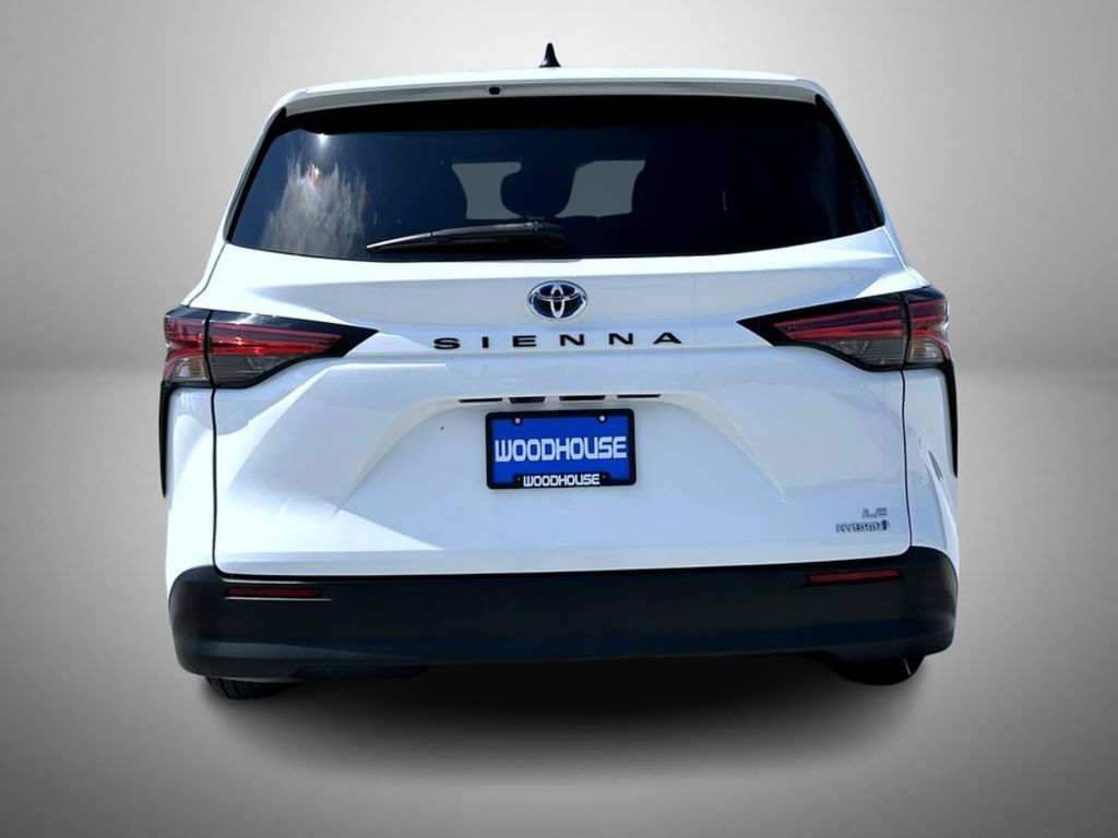 Used 2021 Toyota Sienna LE FWD image 6
