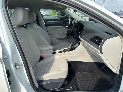 Used 2023 Volkswagen Jetta SE FWD image 15