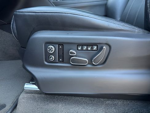 Used 2019 Bentley Bentayga AWD/4WD image 15