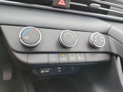 Certified 2024 Hyundai Elantra SE FWD image 26