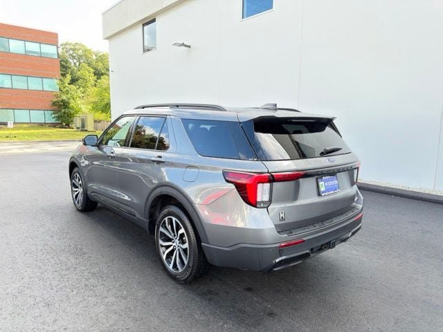 Used 2025 Ford Explorer ST-Line AWD/4WD image 9