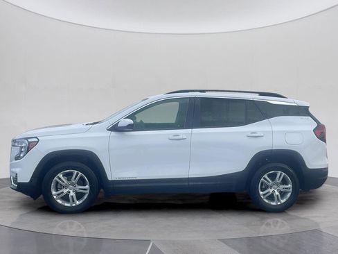 Used 2022 GMC Terrain SLE w/ Driver Convenience Package image 2