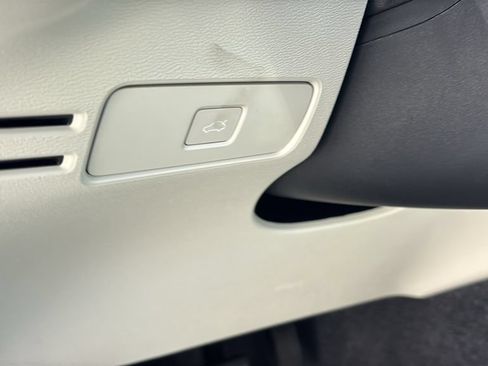 Certified 2026 Volvo XC40 B5 Plus AWD/4WD image 13