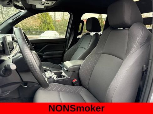 Used 2025 Toyota Tacoma SR5 AWD/4WD image 12