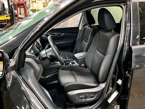 Used 2019 Nissan Rogue SV image 8