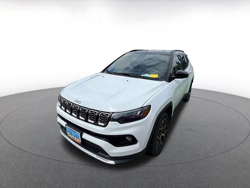 Used 2025 Jeep Compass Limited AWD/4WD image 4