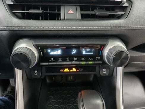 Used 2024 Toyota RAV4 LE image 32