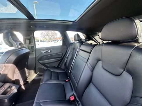 Used 2018 Volvo XC60 T6 Momentum w/ Advanced Package image 21