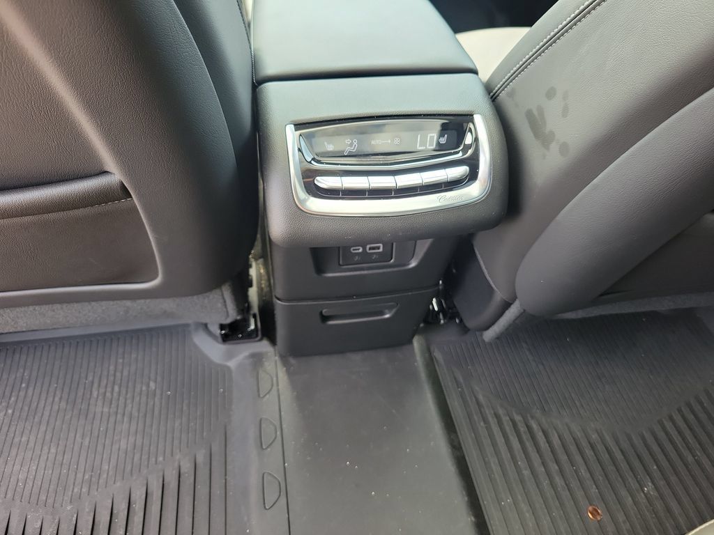 Used 2025 Cadillac XT6 Premium Luxury w/ Technology Package AWD/4WD image 11