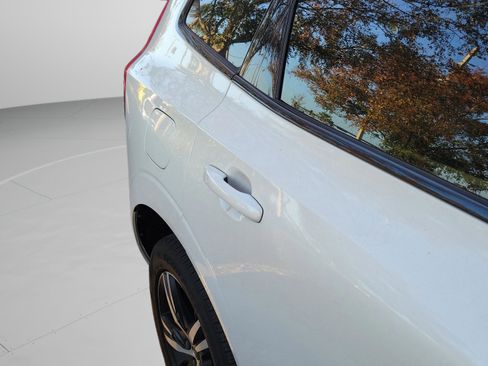 Used 2020 Volvo XC60 T5 R-Design image 13