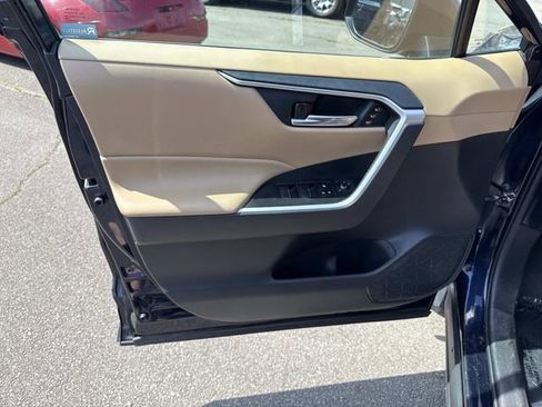 Used 2021 Toyota RAV4 XLE Premium image 13
