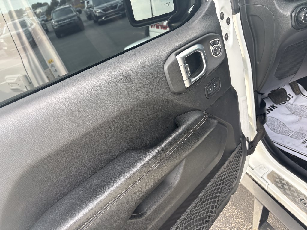 Used 2020 Jeep Gladiator Overland AWD/4WD image 32