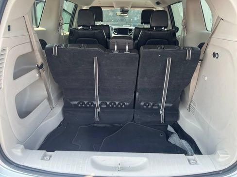 Used 2023 Chrysler Pacifica Touring-L FWD image 23