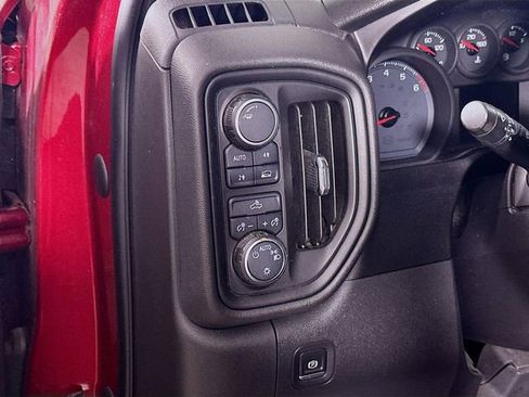 Used 2019 Chevrolet Silverado 1500 Custom w/ Custom Value Package image 11