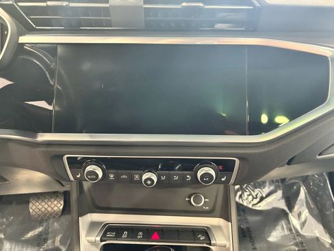 Used 2021 Audi Q3 2.0T Premium image 27