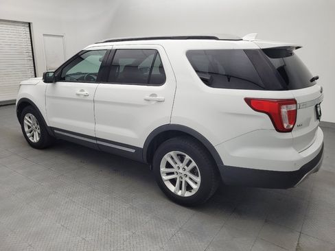 Used 2017 Ford Explorer XLT w/ Equipment Group 201A FWD image 3