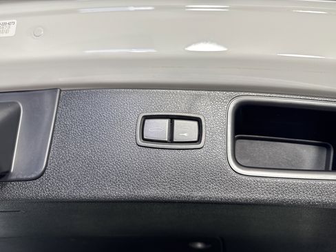 Used 2023 Porsche Macan Turbo image 24