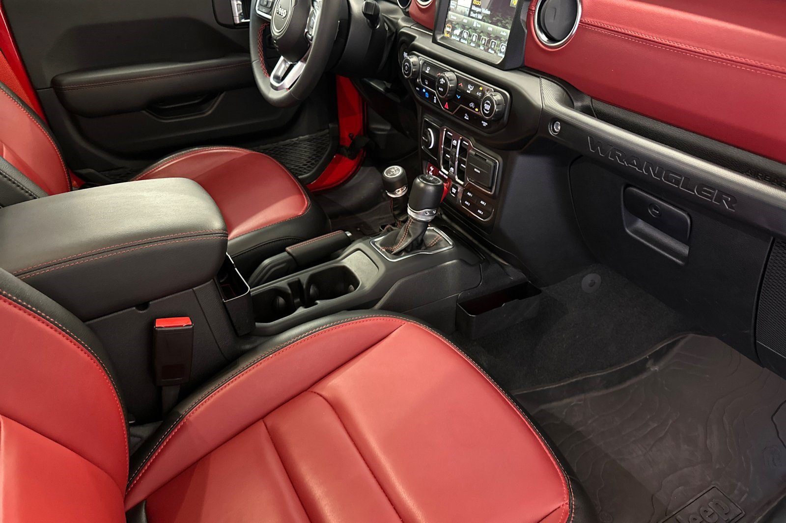 Used 2023 Jeep Wrangler Unlimited Rubicon 4xe AWD/4WD image 28