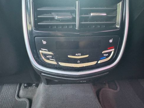 Used 2013 Cadillac XTS w/ Rear Seat Comfort Package FWD image 18