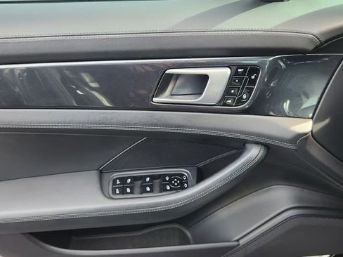 Used 2018 Porsche Panamera 4S image 23