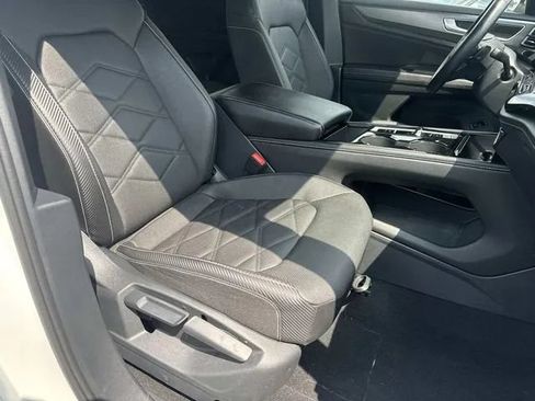 Used 2025 Volkswagen Atlas Cross Sport SE FWD image 28