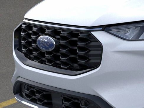 Used 2025 Ford Escape ST-Line w/ Cold Weather Package AWD/4WD image 40