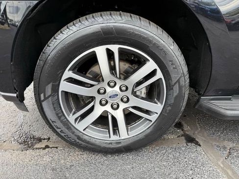 Used 2024 Ford Expedition Limited image 8